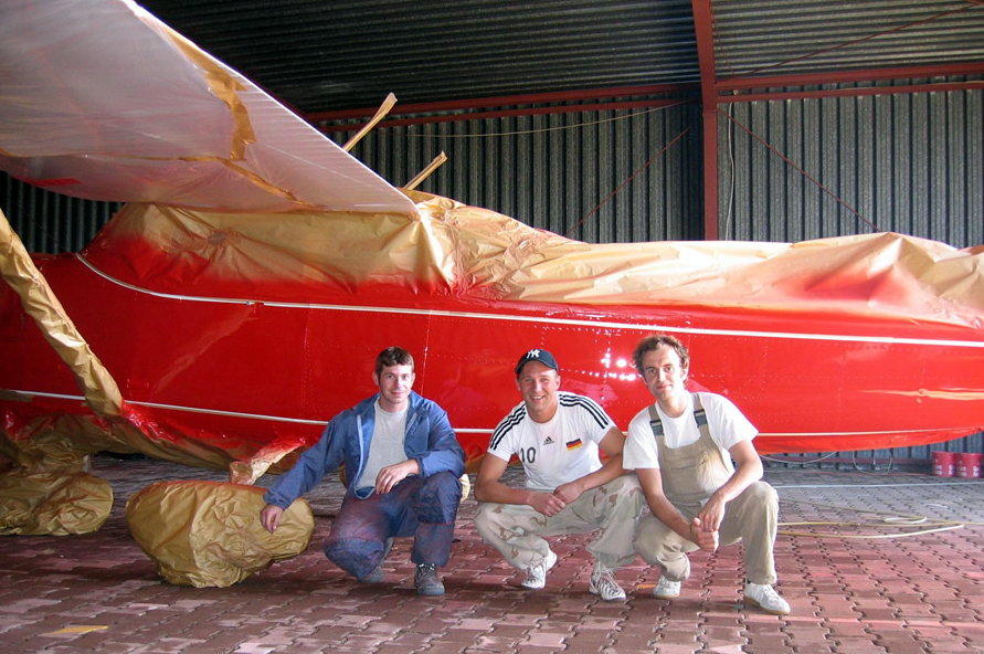 Cessna-Umlackierung auf dem Flugplatz